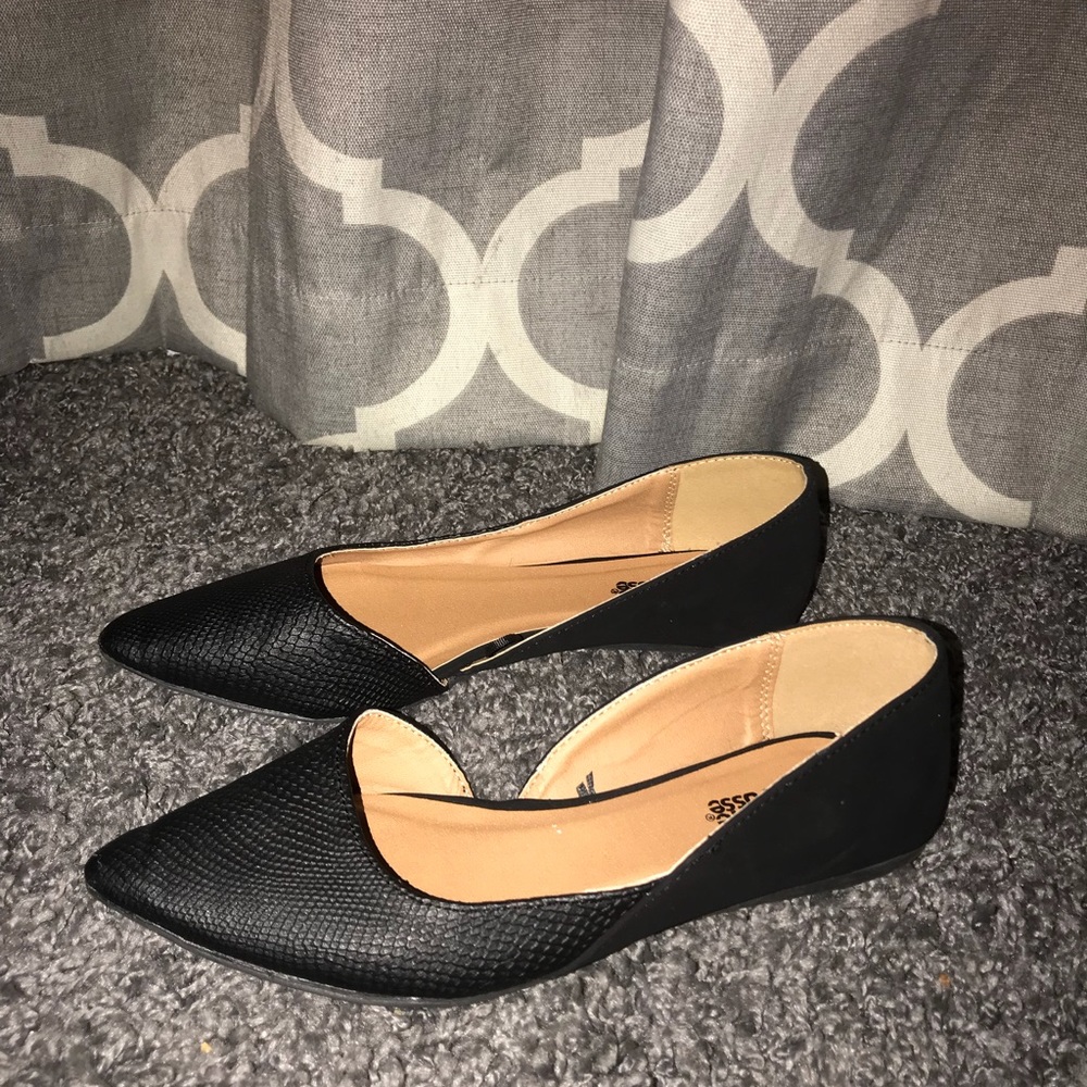Charlotte Russe Textured Black Flat